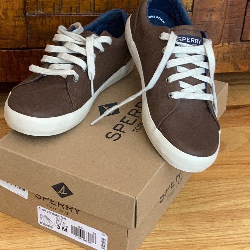 I am selling never worn sperry boys shoes